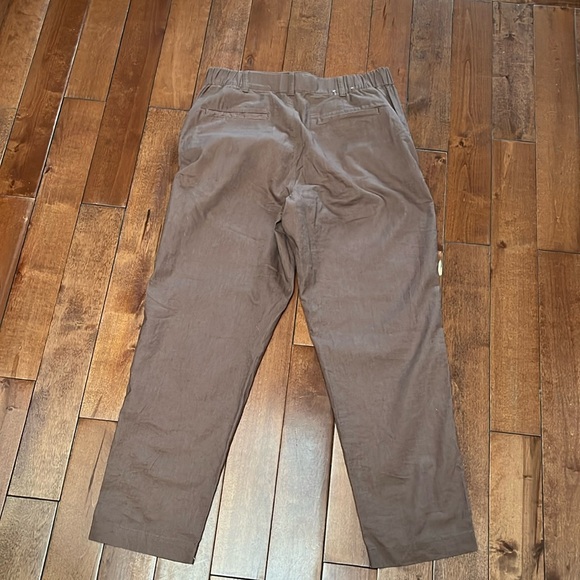 Uniqlo linen pants. Taupe/brown. Size medium. - Picture 2 of 4